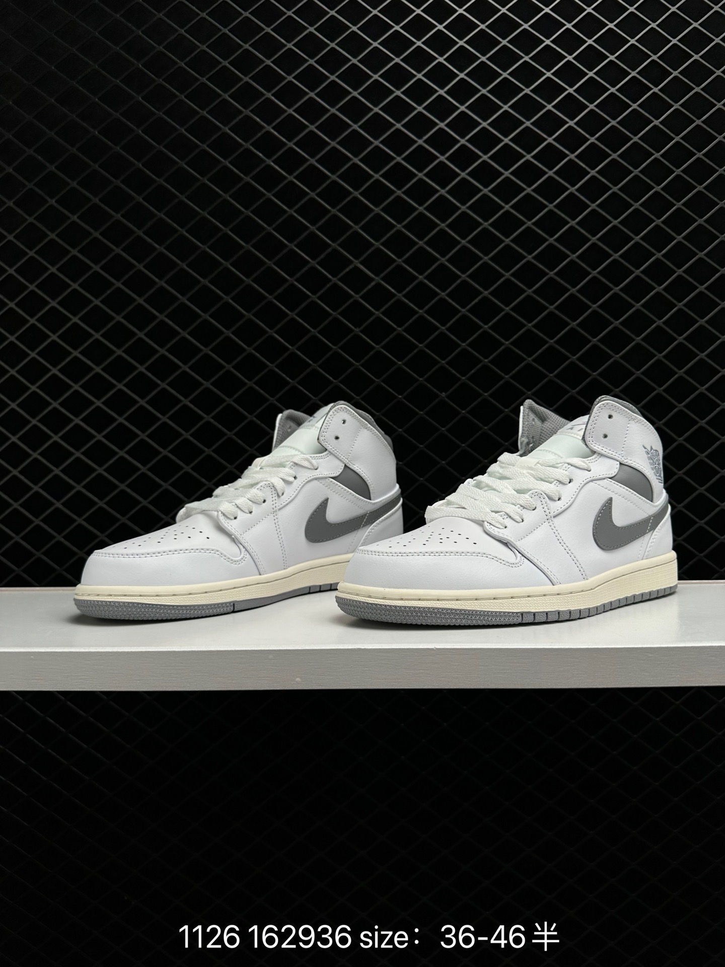 Air Jordan 1 Mid“Light Smoke Grey”